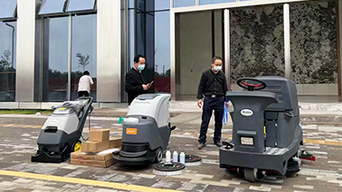 驾驶式扫地车、、电动洗地机助力深圳抗疫